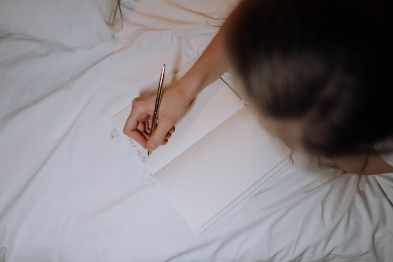 Beginner Guide to Journaling Every Day for Better Focus and Growth
